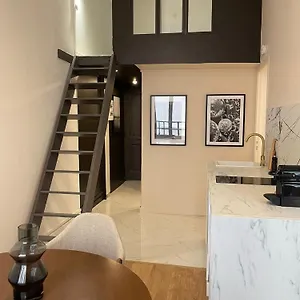 https://suite-detroit.hotels-rhonealpes.com
