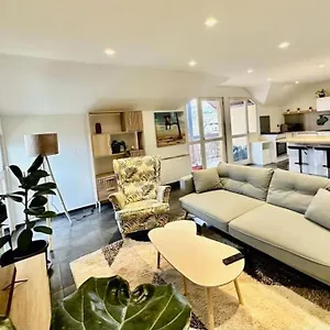 https://le-central-douvaine.hotels-rhonealpes.com
